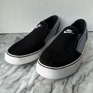 Nike Toki slip on low canvas sneaker shoe women size 10